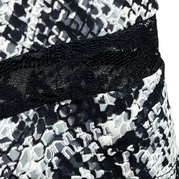 Signature by Robbie Bee Snake skin print V neck short sleeve Dress Size M - Picture 4 of 8